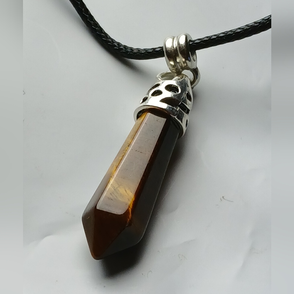 Elegant Tiger Eye Pendant Necklace with Silver Accents